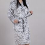 Жіночий махровий халат сніжний барс